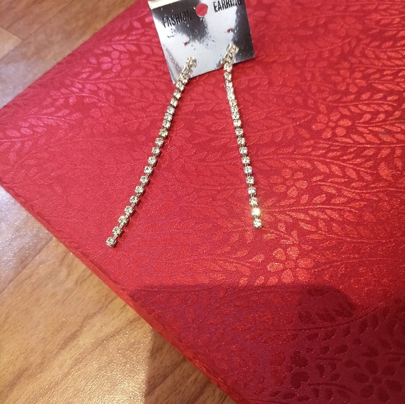 Designer diamond silver drop earrings - Picture 3 of 4